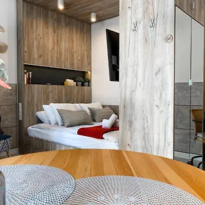 Beautiful For Couples With Air Conditioning - Old Town & Main Station Апартаменты